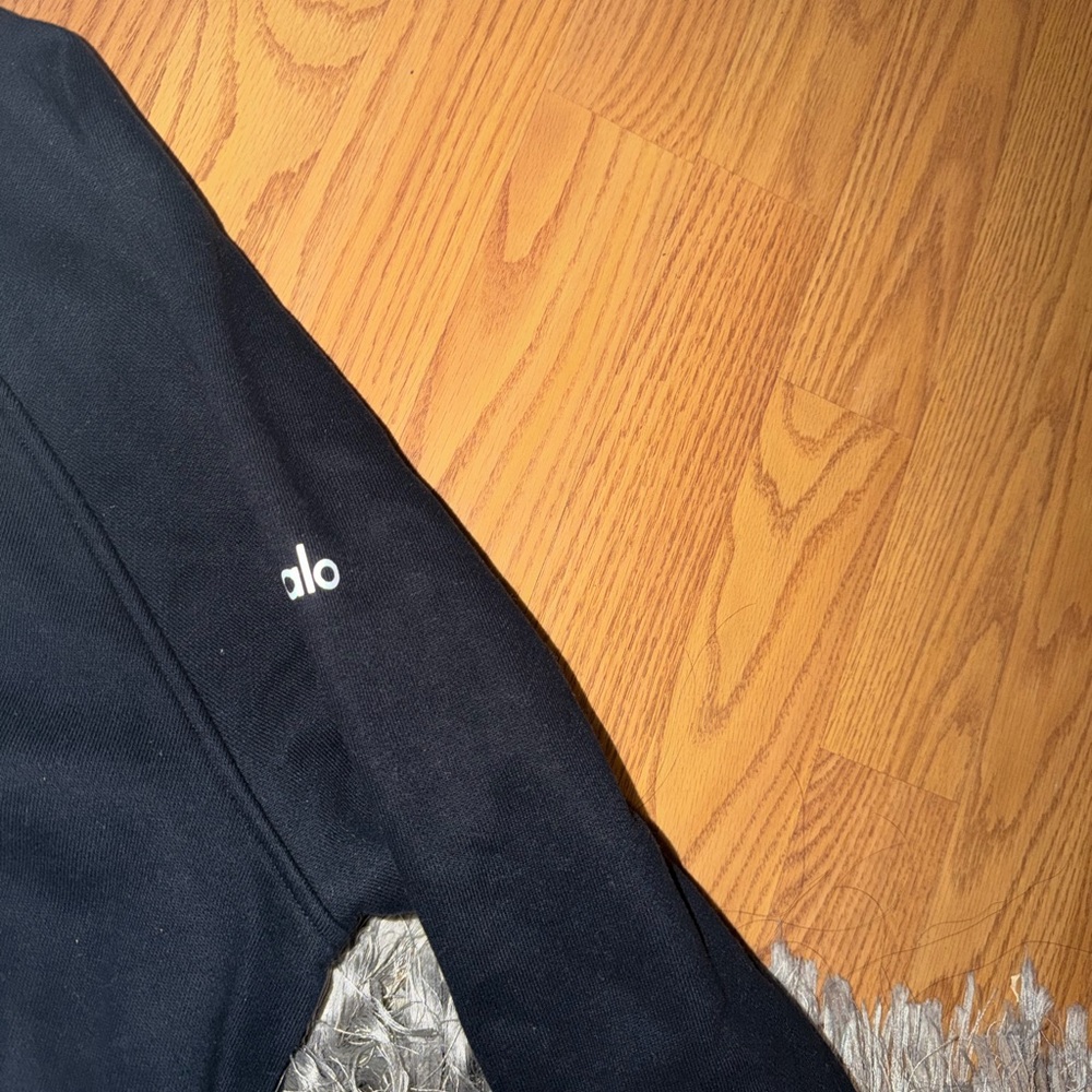 ALO Yoga Black Pullover - Picture 2 of 3